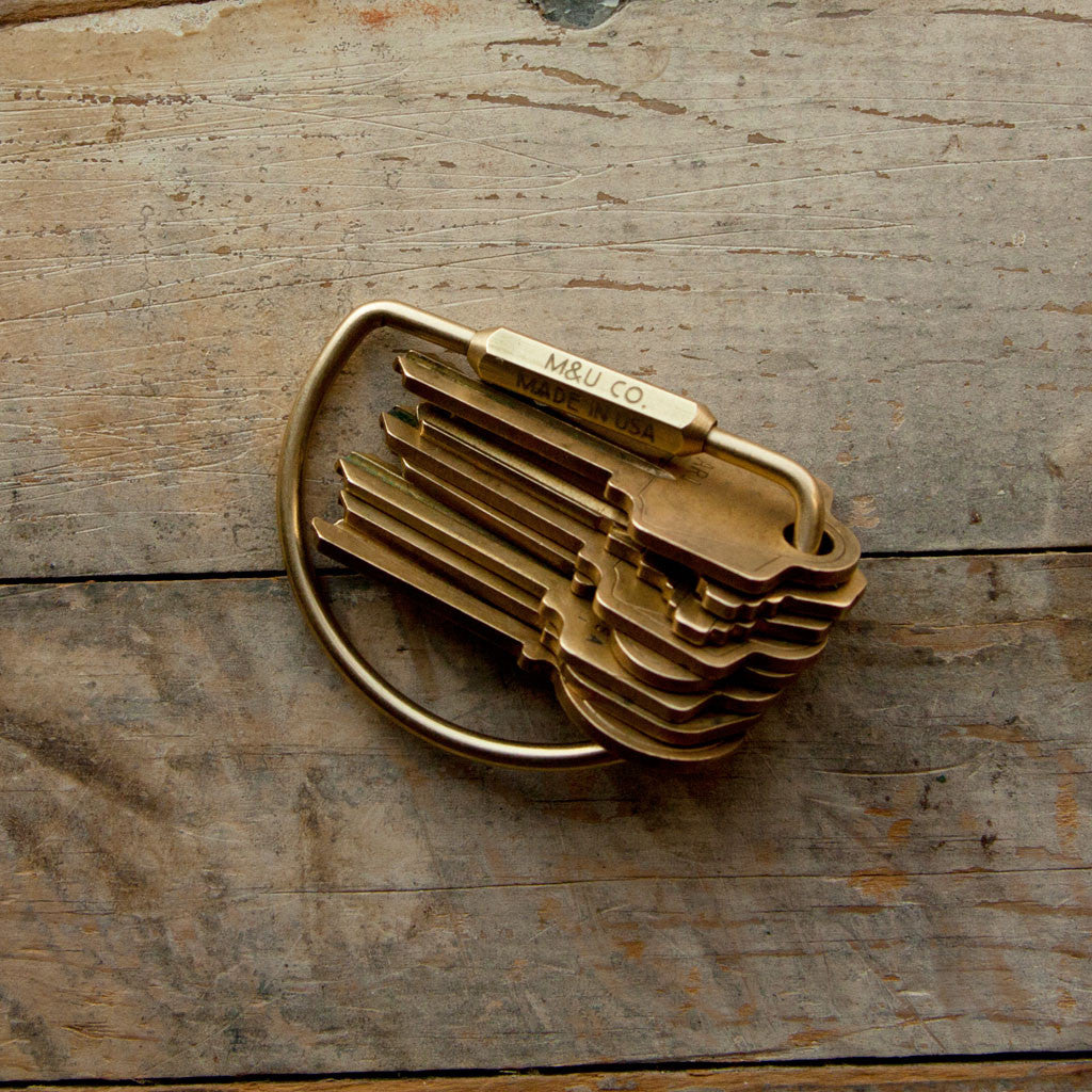 Maxx & Unicorn D Keyring Brass
